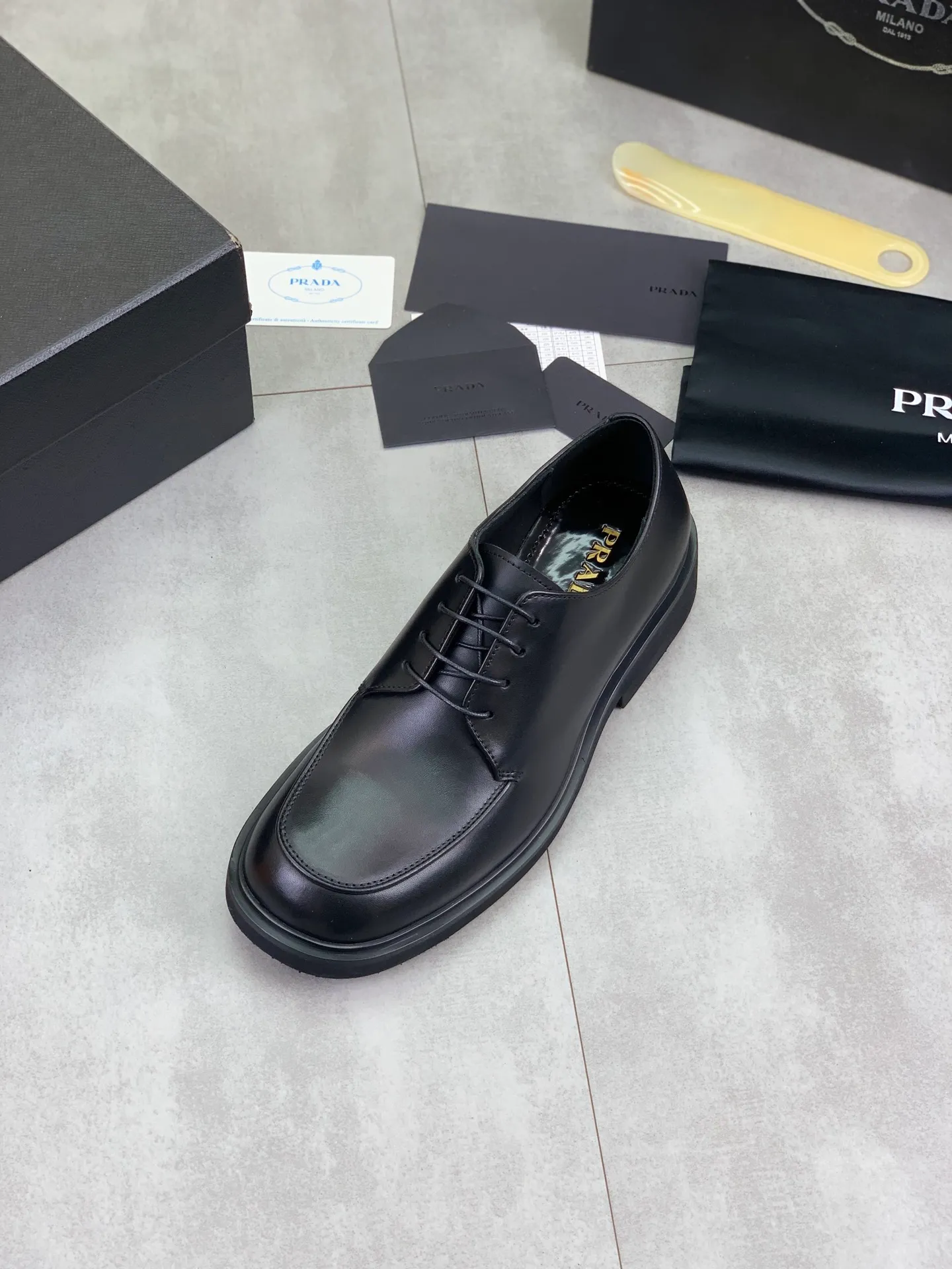 Factory price P840 💰Original quality, top version🔱 ＰＲＡＤＡPrada. Men's business casual leather shoes, top quality cow leather. 1:1 shipment ⬆️Luxurious and noble, all made of imported original first-layer fine suede cowhide, just to create a more comfortable wearing experience. Upper: original comfortable open-edge bead-rubbed calfskin ➕Top imported water-dyed full cow lining, original high-end lightweight and comfortable TPU combination bottom ✔️Code number: 39-44 (38 45 Can be customized)